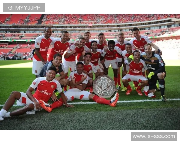 温格现身英超比赛现场,引发球迷热议 温格现身英超比赛现场,引发球迷热议